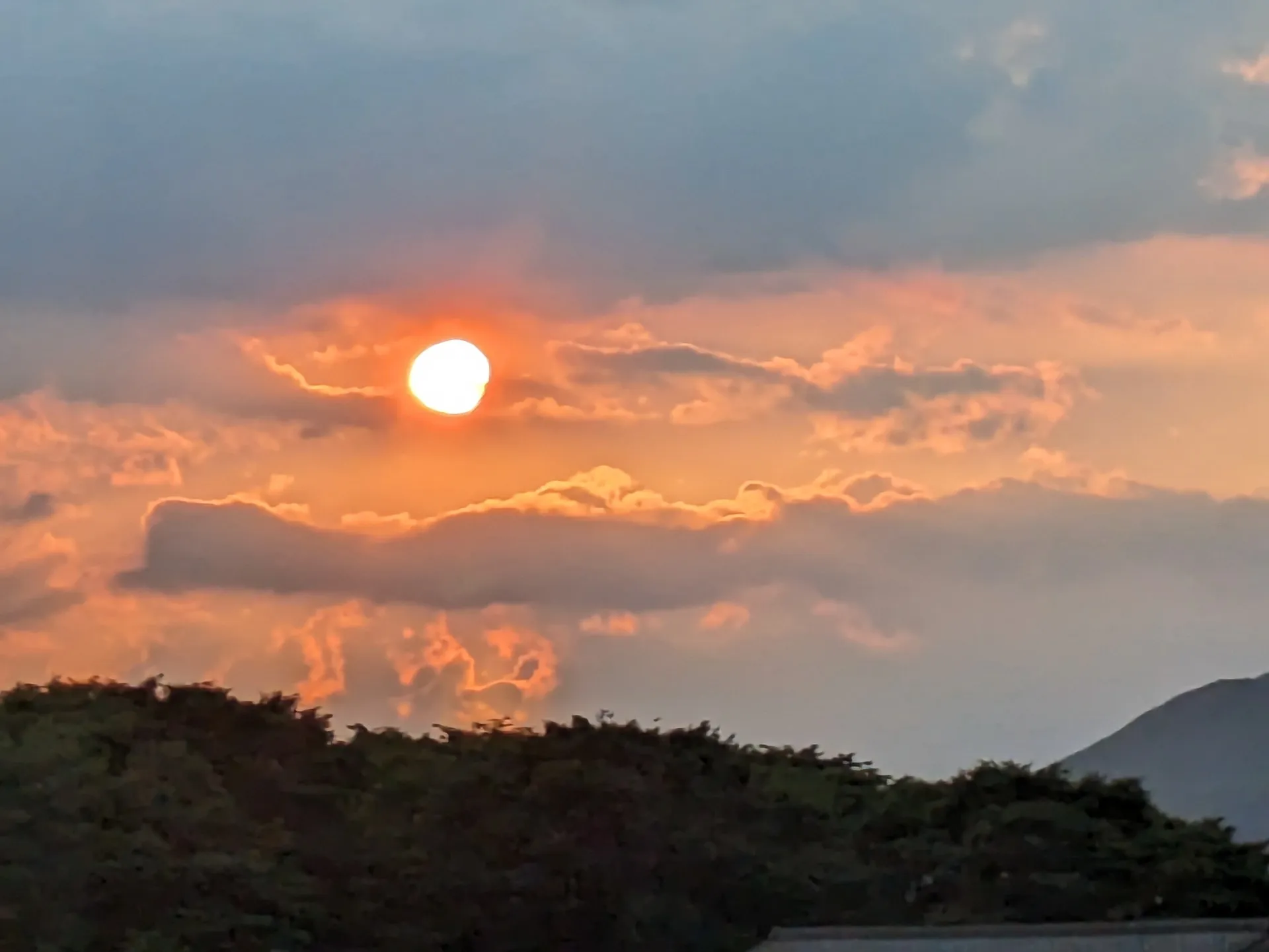 [熊本]昨日の夕陽はとても素敵でした✨美容相談会では５名のお客様がにこにこ顔になって帰られました☺️